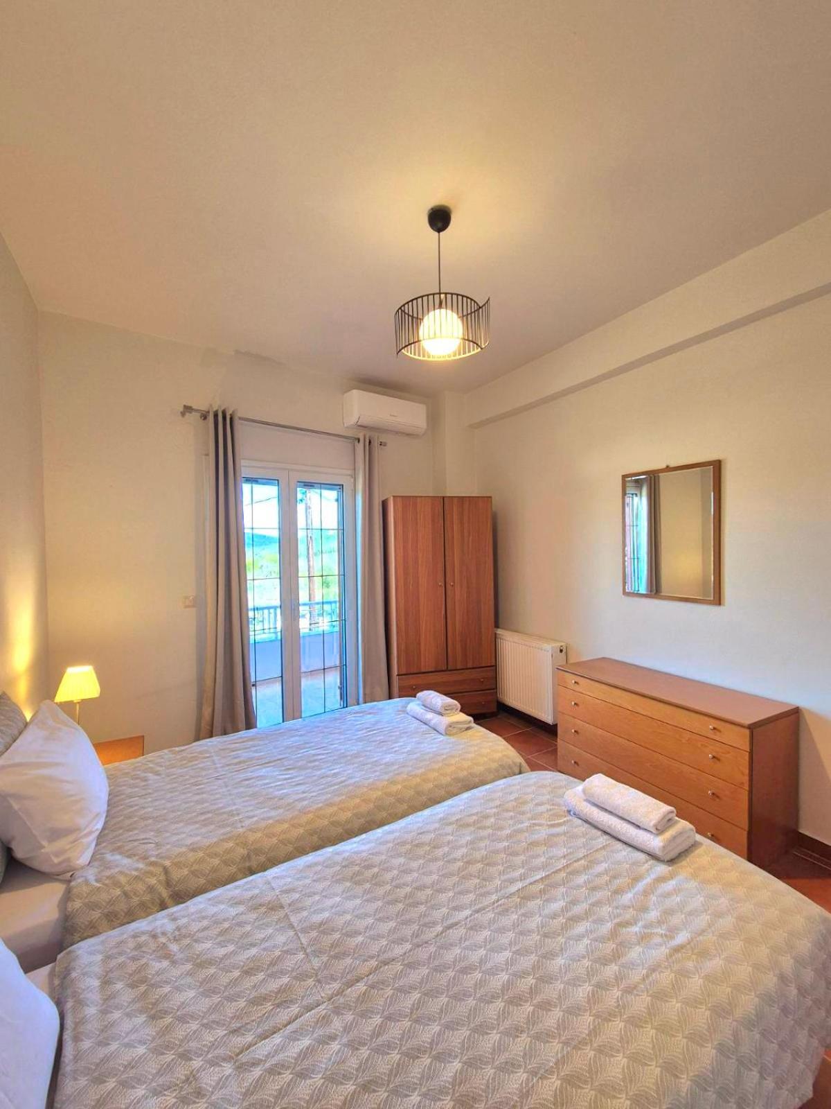 J&B Countryside Life Apartment Agios Matthaios  Ngoại thất bức ảnh
