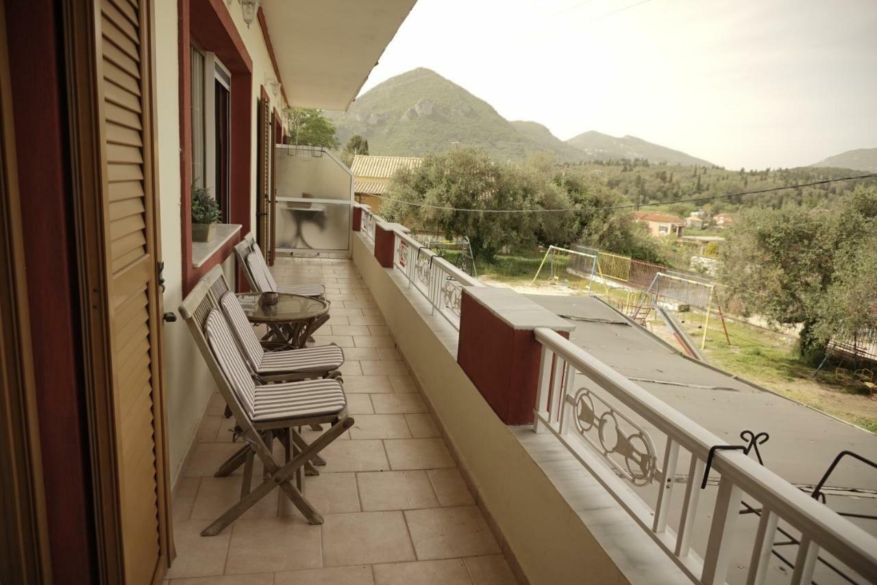 J&B Countryside Life Apartment Agios Matthaios  Ngoại thất bức ảnh